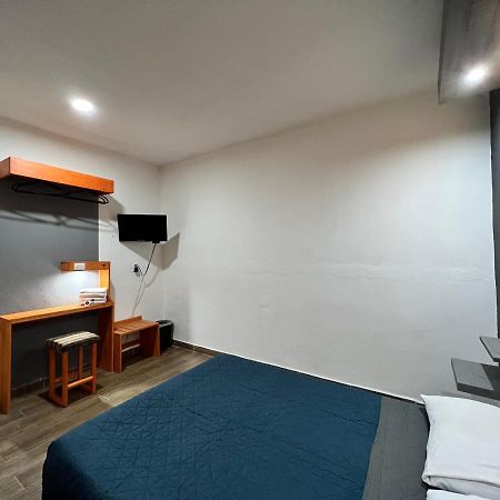 Bed and Breakfast Casa Aura Морелия Экстерьер фото