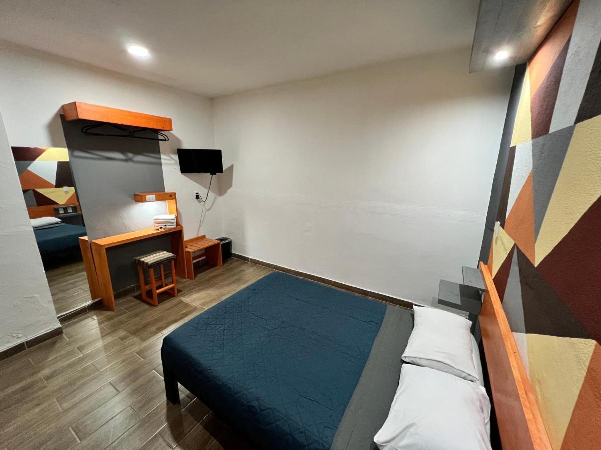 Bed and Breakfast Casa Aura Морелия Экстерьер фото